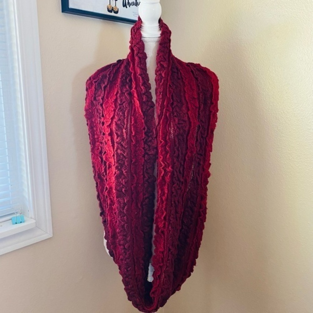 Charlie Paige textured ruched infinity scarf